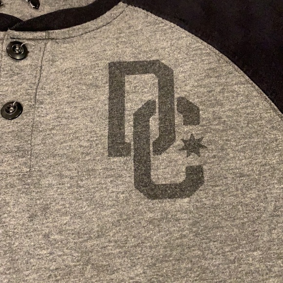 Youth M/L DC Shoe Co Shirt - Picture 2 of 6